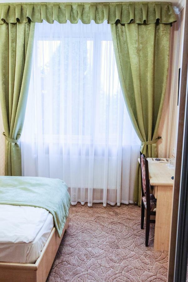 Оздоровчий Комплекс Гайки Заїзд Провулок Сухий Яр 12 Hotel Jitomir Exterior foto